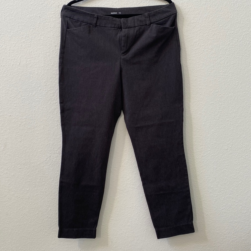 Gray cropped Old Navy Pixie pants